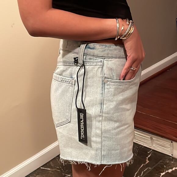 Blank NYC The Fulton Roll Up Midrise Shorts NWT Light Wash - Picture 3 of 9